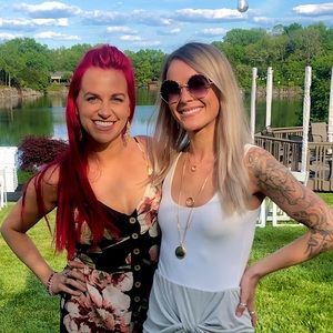 Meet your Poshers, Lindsey and Whitney